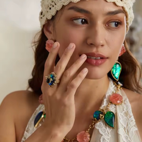 Masterpiece Bee Elegance Antique Brass Ring - Picture 8 of 10